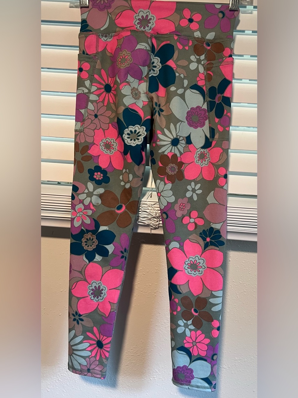 Girl’s Athleta Pink, Teal & Purple Floral Leggings size M (7-8)